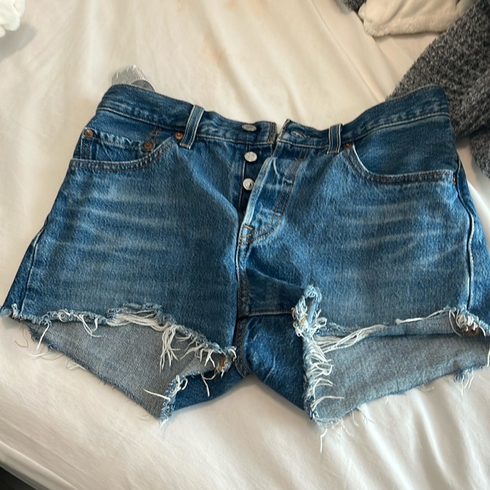 Barely worn Levi shorts size 27